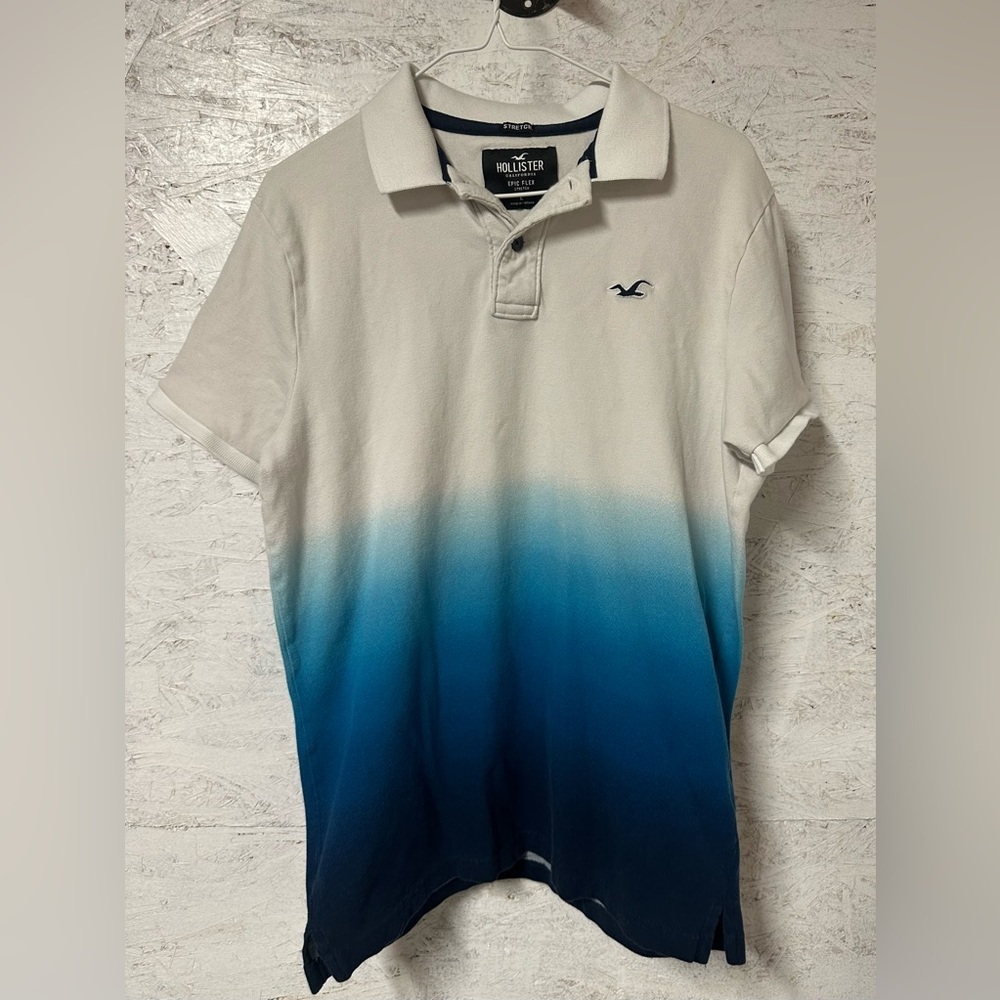 Hollister Men's Ombré Blue and White Polo